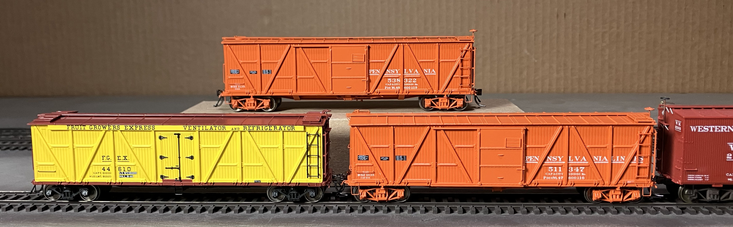 Rapido Trains X23 box cars and R7 reefers – Notes on Designing